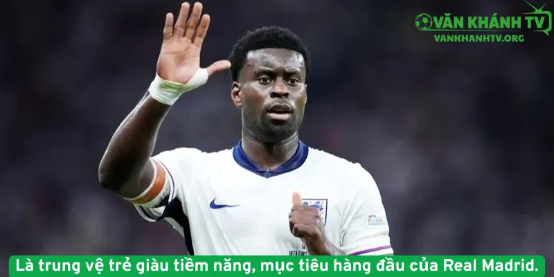 Là trung vệ trẻ giàu tiềm năng, mục tiêu hàng đầu của Real Madrid.